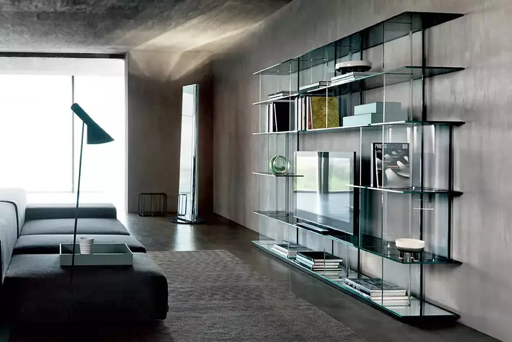 Parets sota el televisor a la sala d'estar (62 fotos): seleccioneu les parets amb TV d'un estil modern i modern. Models de guix sota el televisor gran al vestíbul i altres opcions 9761_30