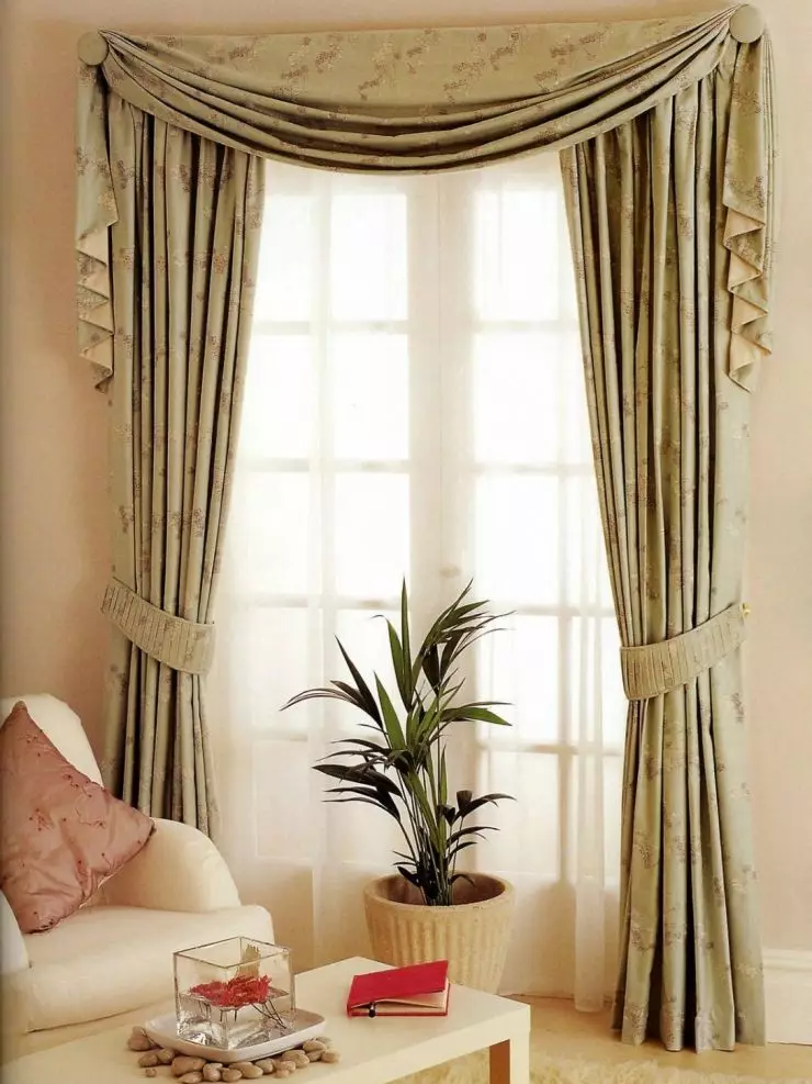 Cortines a la sala d'estar de l'estil clàssic (52 fotos): Com triar les cortines clàssiques per a la sala interior? Exemples de disseny bells 9767_12