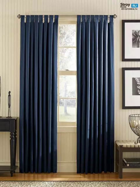 在古典风格的客厅里的窗帘（52张）：如何选择内部大厅的经典窗帘？设计的美丽例子 9767_49