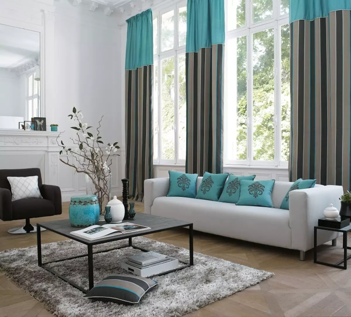Tirkīza aizkari dzīvojamā istabā Interjers (55 fotoattēli): tirkīza aizkaru kombinācija ar tumšu, gaismu un bēša interjeru, skaisti dizaina piemēri 9770_31