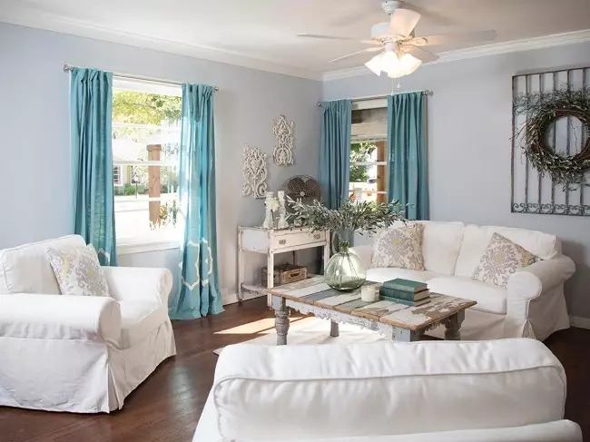 Cortinas turquesa en el interior de la sala de estar (55 fotos): una combinación de cortinas turquesas con un interior oscuro, ligero y beige, hermosos ejemplos de diseño 9770_41