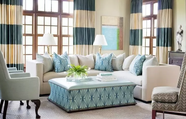 Бірюзові штори в інтер'єрі вітальні (55 фото): поєднання штор кольору бірюзи з темним, світлим і бежевим інтер'єром, красиві приклади дизайну 9770_49
