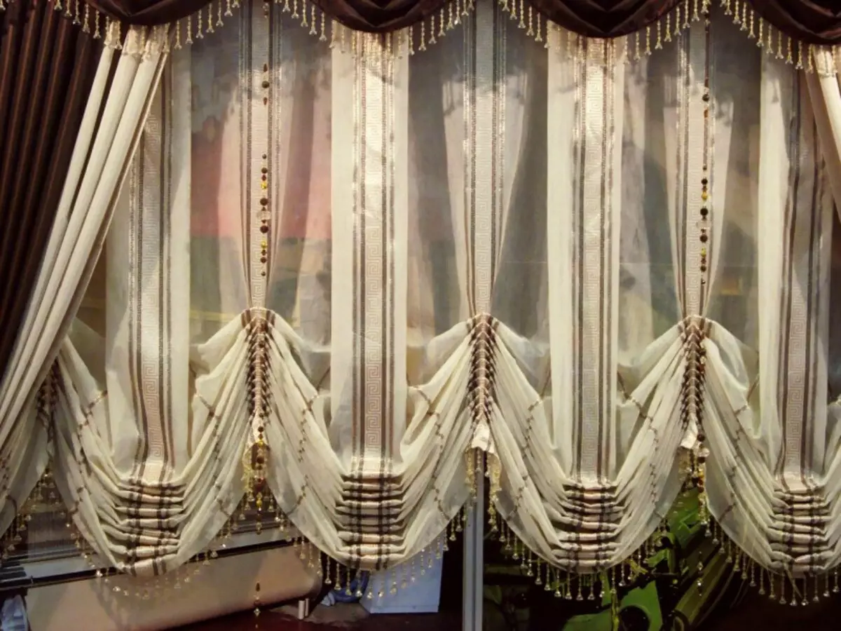ベージュのリビングルーム（50枚の写真）のカーテン：茶色とチョコレートのカーテン、ベージュホールの内部の青いベージュ、その他のトーン 9771_14