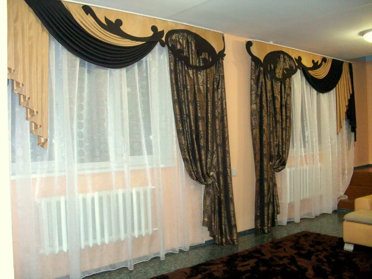 ベージュのリビングルーム（50枚の写真）のカーテン：茶色とチョコレートのカーテン、ベージュホールの内部の青いベージュ、その他のトーン 9771_20