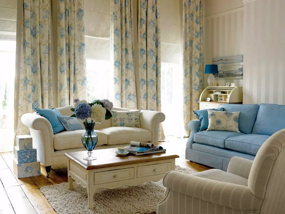 Gardiner i en beige stue (50 fotos): gardiner i brune og chokolade, blå-beige og andre toner i det indre af beige hal 9771_33