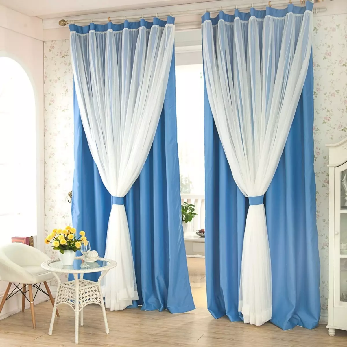 cortines dobles a la sala d'estar (42 imatges): tendències de disseny cortines de l'habitació. moderna de cafè i altres cortines dobles 9777_10
