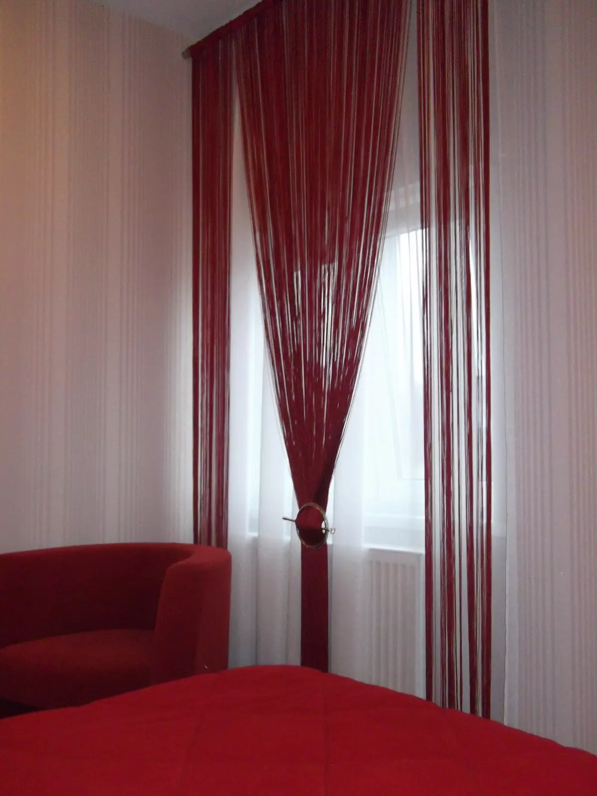 cortines dobles a la sala d'estar (42 imatges): tendències de disseny cortines de l'habitació. moderna de cafè i altres cortines dobles 9777_27