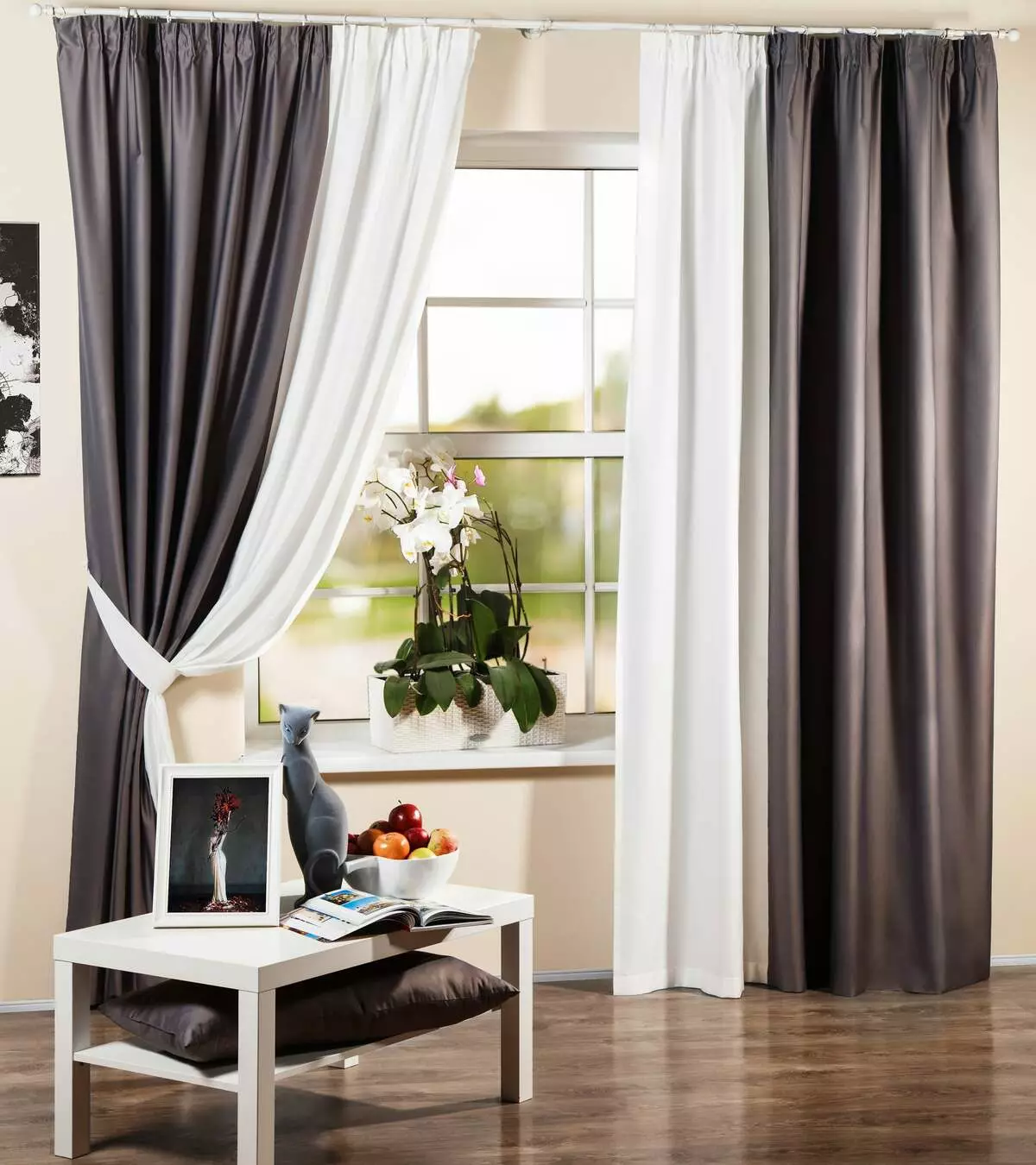 Cortinas dobles en la sala de estar (42 fotos): Nuevas cortinas de diseño en el pasillo. Café moderno y otras cortinas dobles. 9777_28