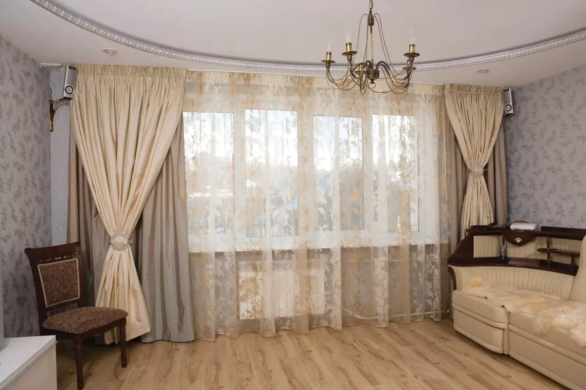 cortines dobles a la sala d'estar (42 imatges): tendències de disseny cortines de l'habitació. moderna de cafè i altres cortines dobles 9777_3