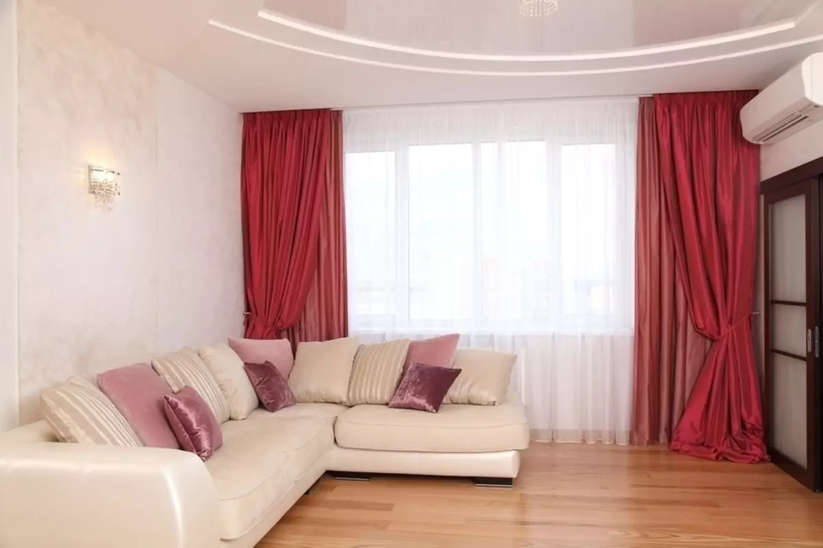 客廳裡的窗簾（148張照片）：普通公寓的大廳里美麗的窗簾。什麼應該是最佳的窗簾長度？最佳款式2021.村屋的豐富和簡單的模型，帶Lambrequins。普羅旺斯風格的窗簾應該合併什麼？ 9778_111