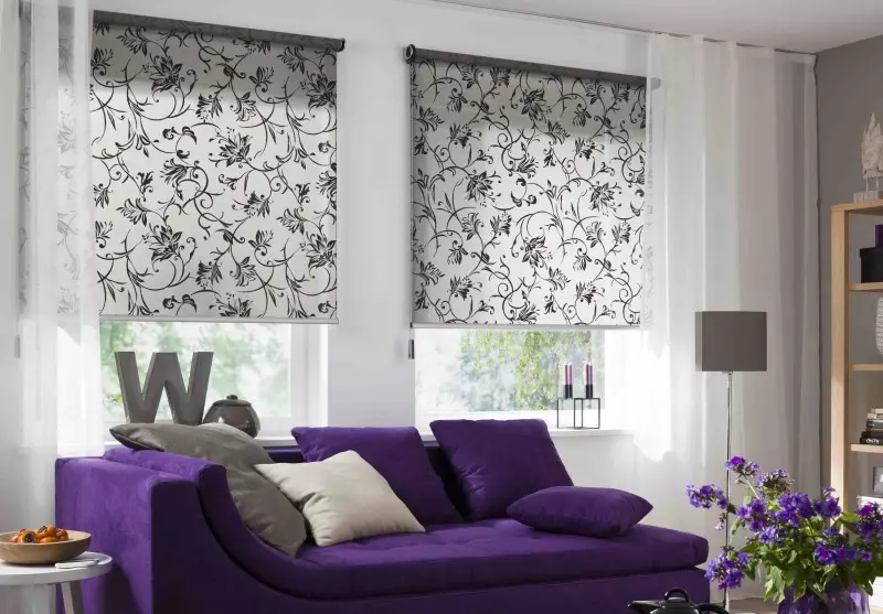 客厅里的窗帘（148张照片）：普通公寓的大厅里美丽的窗帘。什么应该是最佳的窗帘长度？最佳款式2021.村屋的丰富和简单的模型，带Lambrequins。普罗旺斯风格的窗帘应该合并什么？ 9778_133