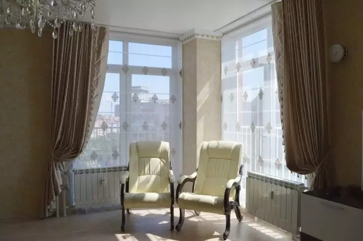 客廳裡的窗簾（148張照片）：普通公寓的大廳里美麗的窗簾。什麼應該是最佳的窗簾長度？最佳款式2021.村屋的豐富和簡單的模型，帶Lambrequins。普羅旺斯風格的窗簾應該合併什麼？ 9778_148
