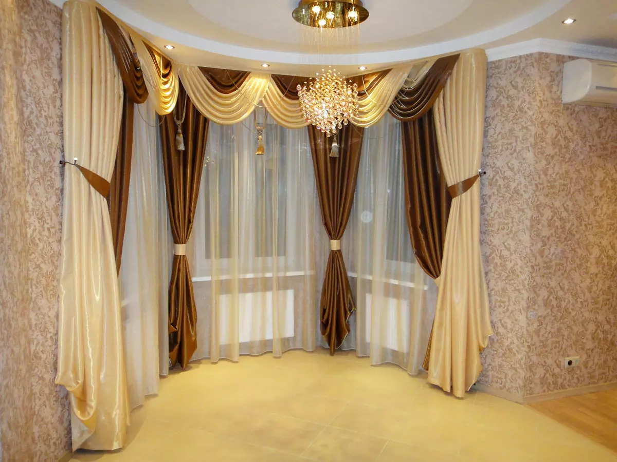 客廳裡的窗簾（148張照片）：普通公寓的大廳里美麗的窗簾。什麼應該是最佳的窗簾長度？最佳款式2021.村屋的豐富和簡單的模型，帶Lambrequins。普羅旺斯風格的窗簾應該合併什麼？ 9778_25