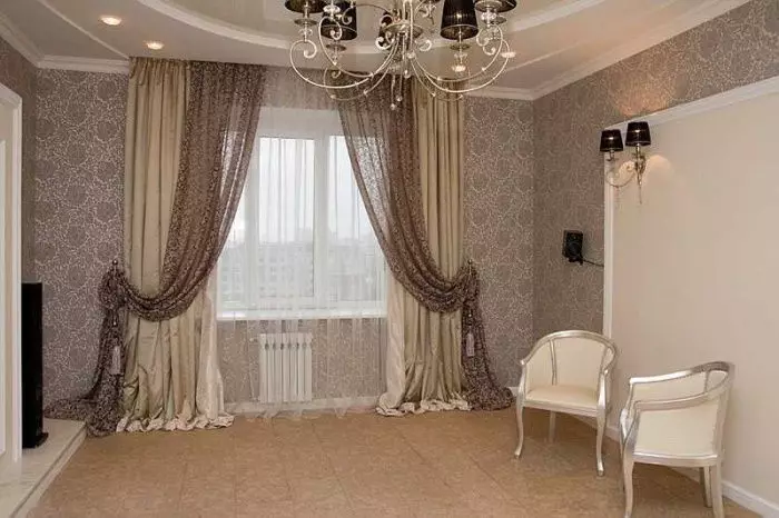 客厅里的窗帘（148张照片）：普通公寓的大厅里美丽的窗帘。什么应该是最佳的窗帘长度？最佳款式2021.村屋的丰富和简单的模型，带Lambrequins。普罗旺斯风格的窗帘应该合并什么？ 9778_29