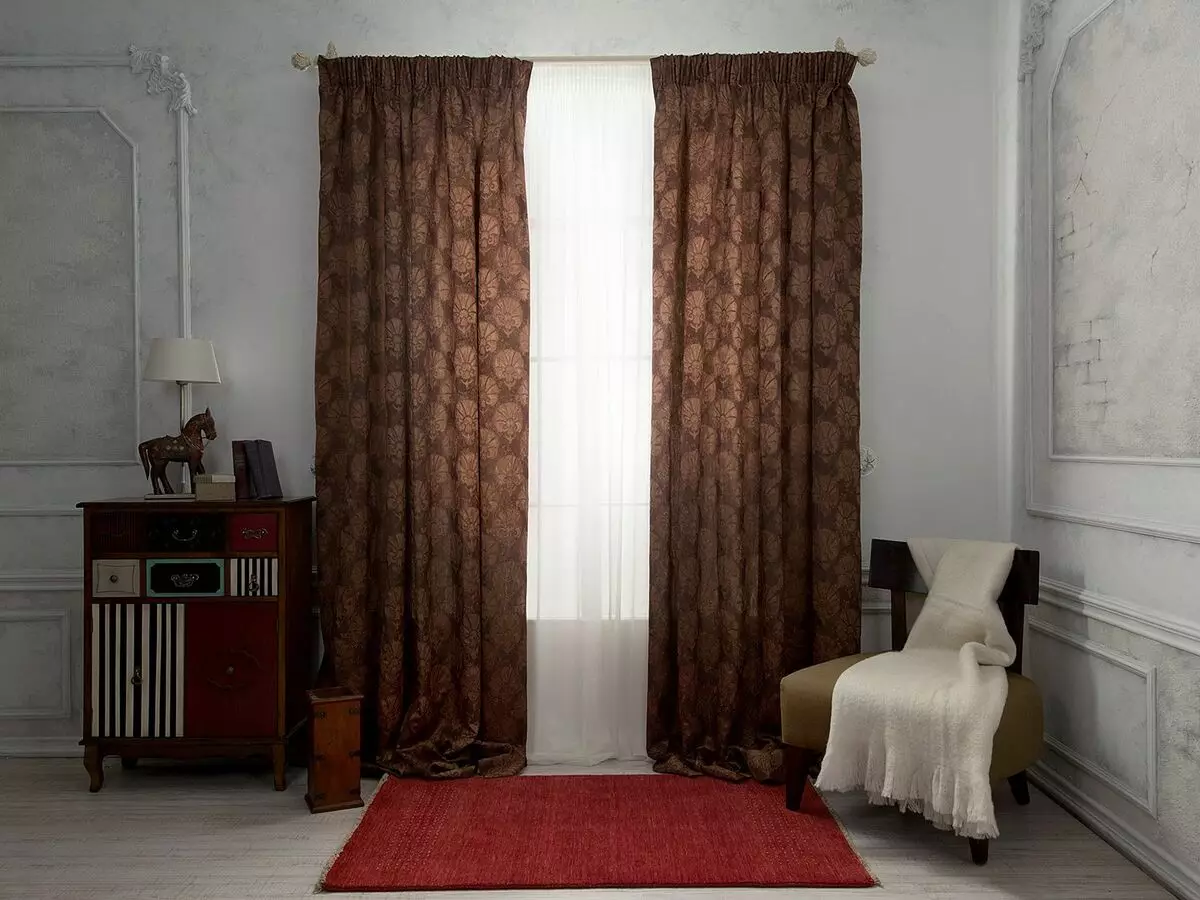 客厅里的窗帘（148张照片）：普通公寓的大厅里美丽的窗帘。什么应该是最佳的窗帘长度？最佳款式2021.村屋的丰富和简单的模型，带Lambrequins。普罗旺斯风格的窗帘应该合并什么？ 9778_34