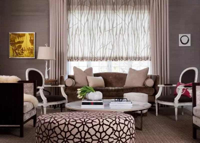 客厅里的窗帘（148张照片）：普通公寓的大厅里美丽的窗帘。什么应该是最佳的窗帘长度？最佳款式2021.村屋的丰富和简单的模型，带Lambrequins。普罗旺斯风格的窗帘应该合并什么？ 9778_49