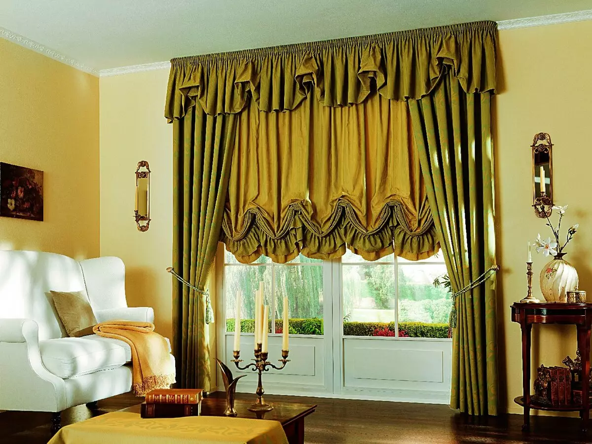 客廳裡的窗簾（148張照片）：普通公寓的大廳里美麗的窗簾。什麼應該是最佳的窗簾長度？最佳款式2021.村屋的豐富和簡單的模型，帶Lambrequins。普羅旺斯風格的窗簾應該合併什麼？ 9778_50