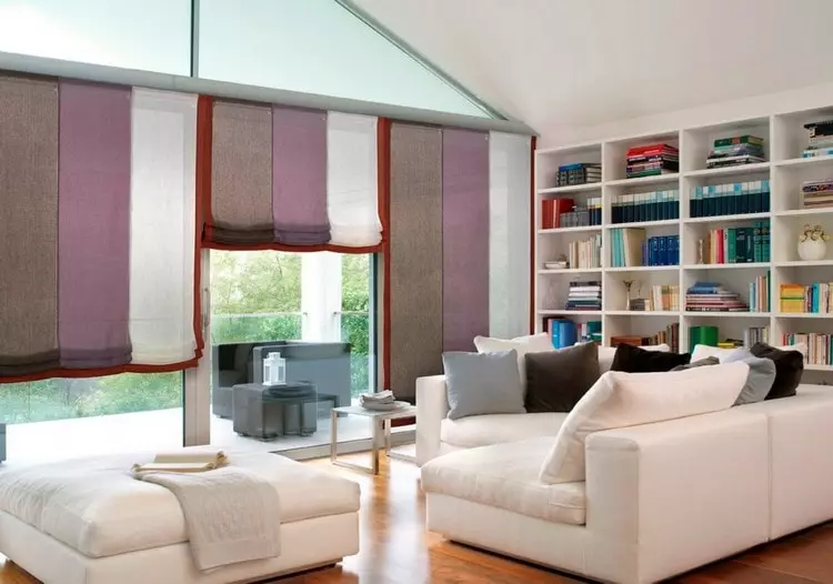 客厅里的窗帘（148张照片）：普通公寓的大厅里美丽的窗帘。什么应该是最佳的窗帘长度？最佳款式2021.村屋的丰富和简单的模型，带Lambrequins。普罗旺斯风格的窗帘应该合并什么？ 9778_56