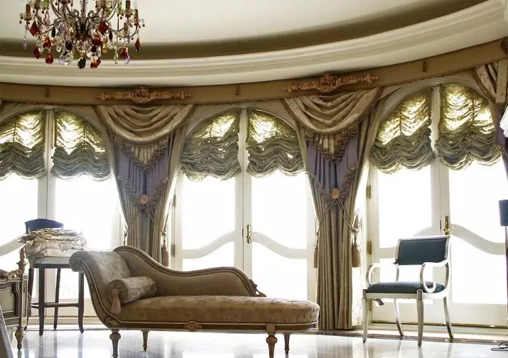客厅里的窗帘（148张照片）：普通公寓的大厅里美丽的窗帘。什么应该是最佳的窗帘长度？最佳款式2021.村屋的丰富和简单的模型，带Lambrequins。普罗旺斯风格的窗帘应该合并什么？ 9778_64