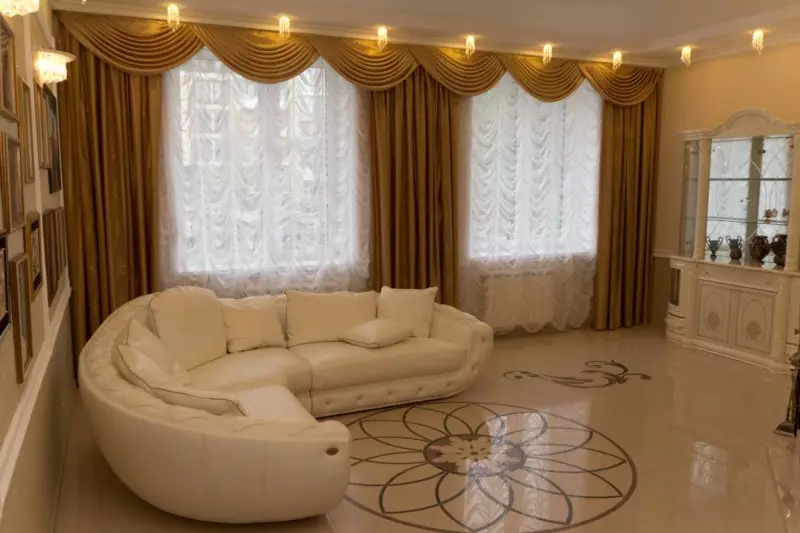 客厅里的窗帘（148张照片）：普通公寓的大厅里美丽的窗帘。什么应该是最佳的窗帘长度？最佳款式2021.村屋的丰富和简单的模型，带Lambrequins。普罗旺斯风格的窗帘应该合并什么？ 9778_91