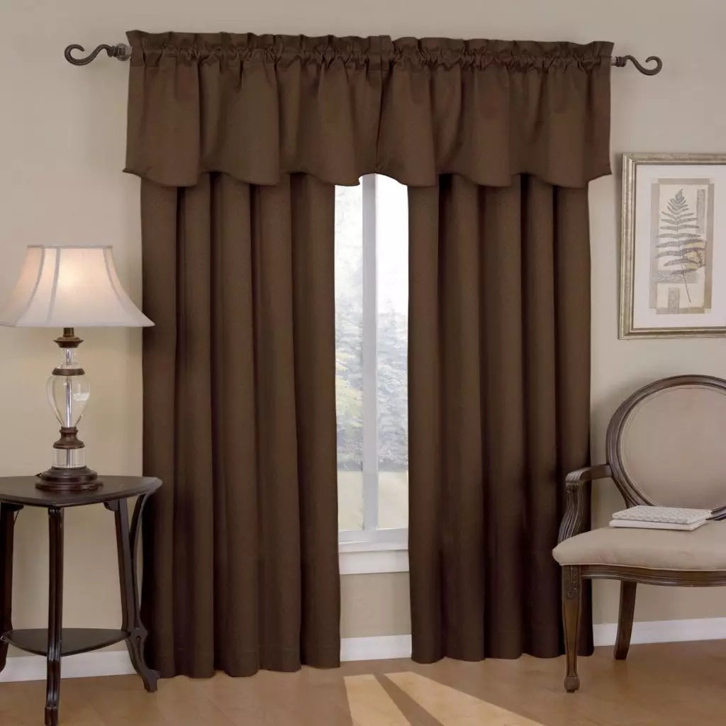 在客廳裡的棕色窗簾（26張）：大廳內部的深褐色和淺棕色窗簾。有趣的組合 9788_6