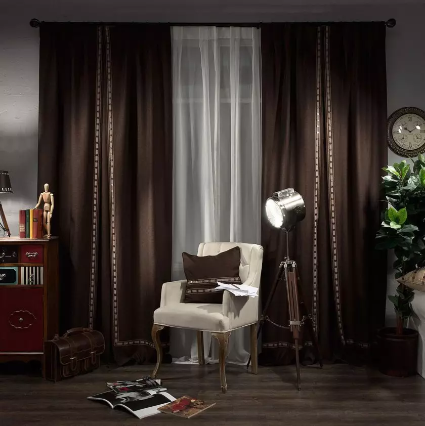 在客廳裡的棕色窗簾（26張）：大廳內部的深褐色和淺棕色窗簾。有趣的組合 9788_8