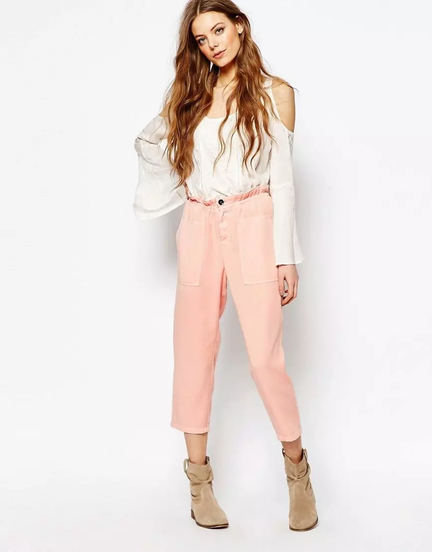粉红色裤子（58张照片）：穿什么，流行的粉红色裤子雅芳，时尚女性的形象 978_15
