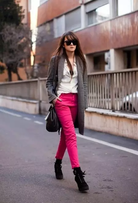 Pink şalvar (58 şəkil): geyimi nə, Popular Pink Pants Avon, Fashionable Qadın Şəkillər 978_2