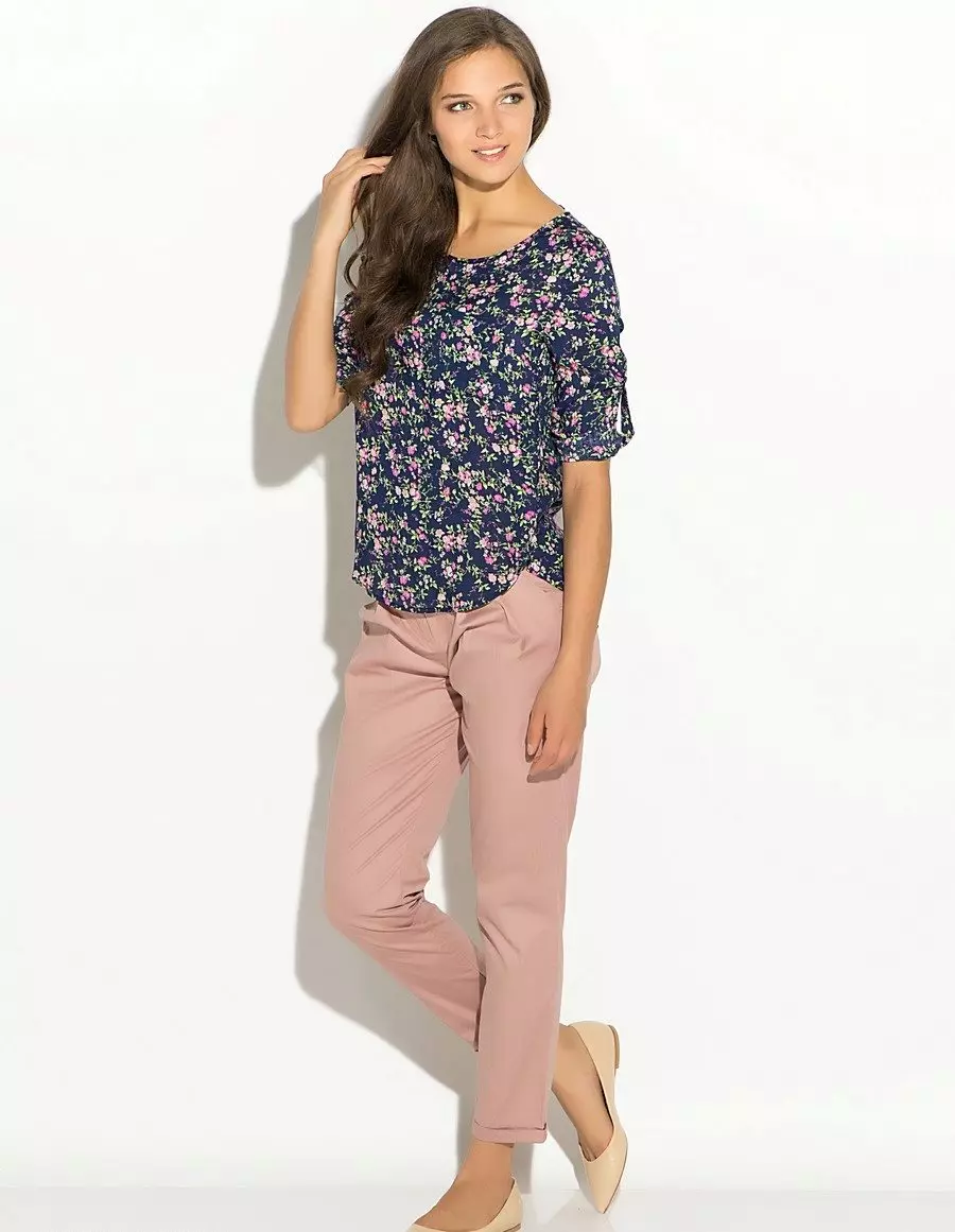 गुलाबी पैंट (58 फोटो): क्या पहनने के लिए, लोकप्रिय गुलाबी पैंट एवन, फैशनेबल महिला छवियां 978_21