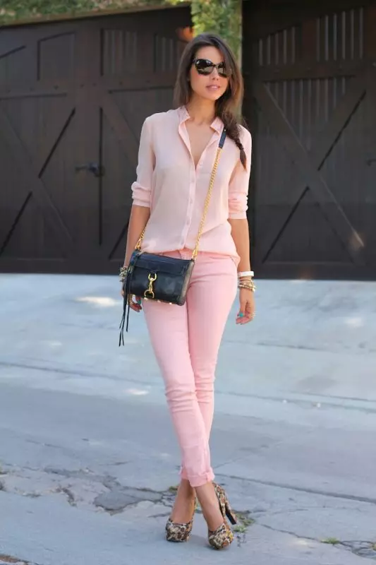 Pink şalvar (58 şəkil): geyimi nə, Popular Pink Pants Avon, Fashionable Qadın Şəkillər 978_33