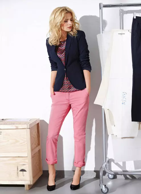 Pink şalvar (58 şəkil): geyimi nə, Popular Pink Pants Avon, Fashionable Qadın Şəkillər 978_43