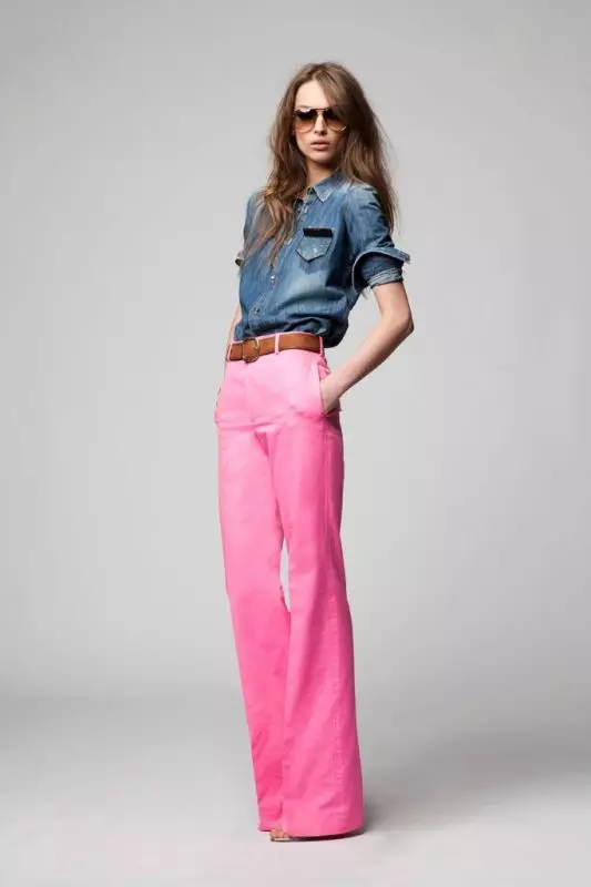 Quần màu hồng (58 ảnh): Mặc gì, quần màu hồng phổ biến Avon, hình ảnh thời trang của phụ nữ 978_49