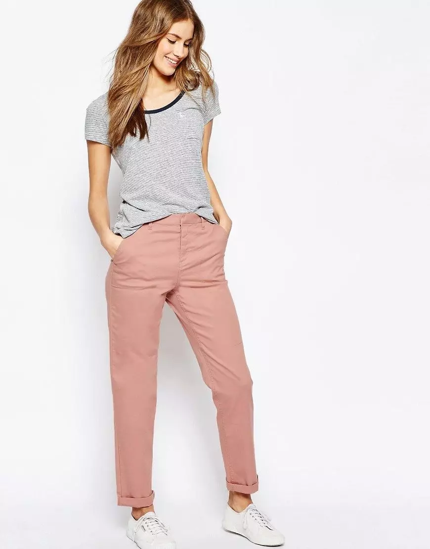 粉红色裤子（58张照片）：穿什么，流行的粉红色裤子雅芳，时尚女性的形象 978_5