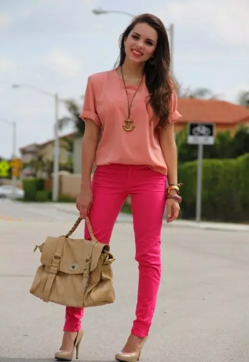 Pink şalvar (58 şəkil): geyimi nə, Popular Pink Pants Avon, Fashionable Qadın Şəkillər 978_54