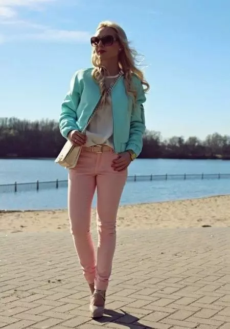 Pink şalvar (58 şəkil): geyimi nə, Popular Pink Pants Avon, Fashionable Qadın Şəkillər 978_57