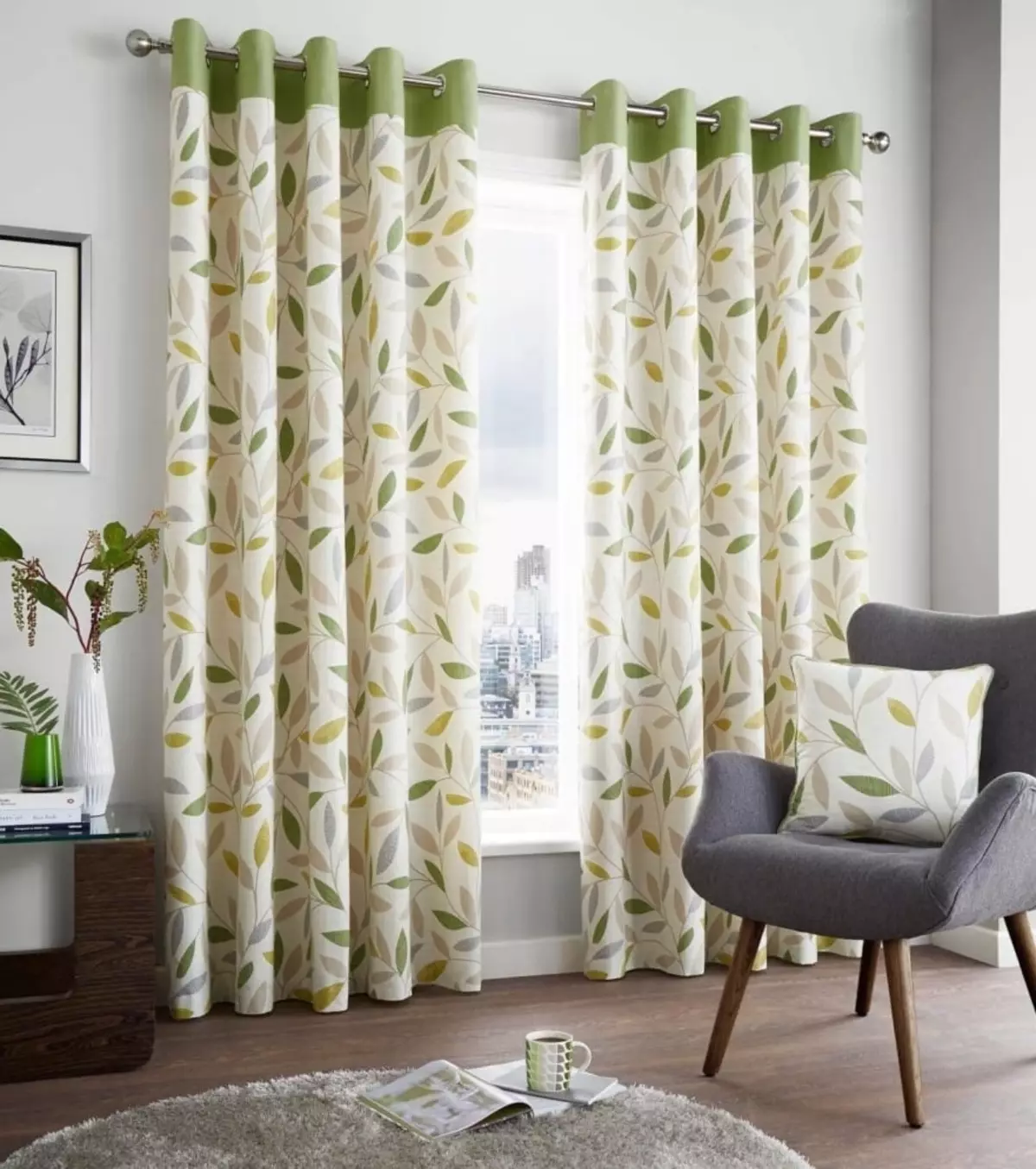 绿色窗帘在客厅内部（51张照片）：绿色窗帘设计在大厅里。内部深绿色和其他色调的窗帘 9790_14