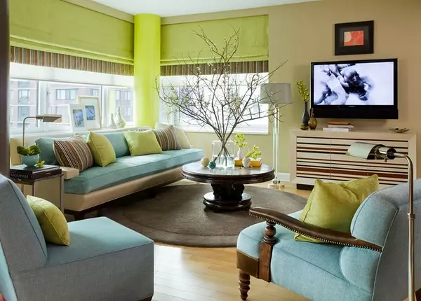 绿色窗帘在客厅内部（51张照片）：绿色窗帘设计在大厅里。内部深绿色和其他色调的窗帘 9790_20