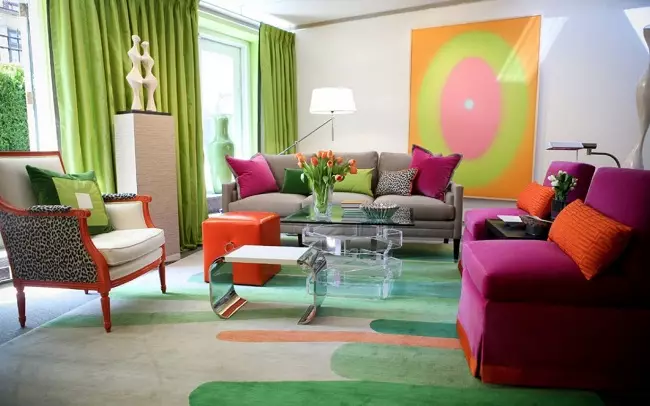绿色窗帘在客厅内部（51张照片）：绿色窗帘设计在大厅里。内部深绿色和其他色调的窗帘 9790_24