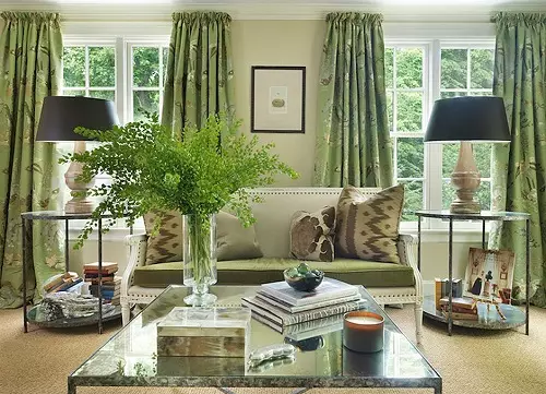 绿色窗帘在客厅内部（51张照片）：绿色窗帘设计在大厅里。内部深绿色和其他色调的窗帘 9790_25