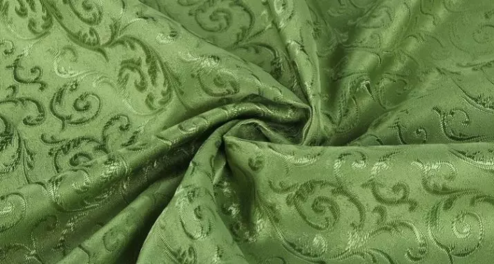 绿色窗帘在客厅内部（51张照片）：绿色窗帘设计在大厅里。内部深绿色和其他色调的窗帘 9790_30
