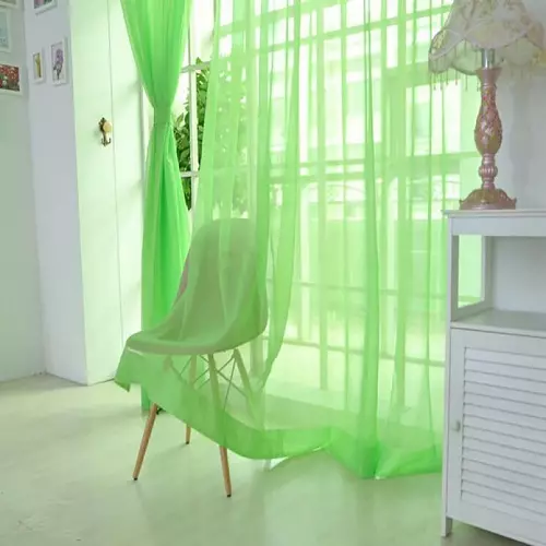 绿色窗帘在客厅内部（51张照片）：绿色窗帘设计在大厅里。内部深绿色和其他色调的窗帘 9790_34