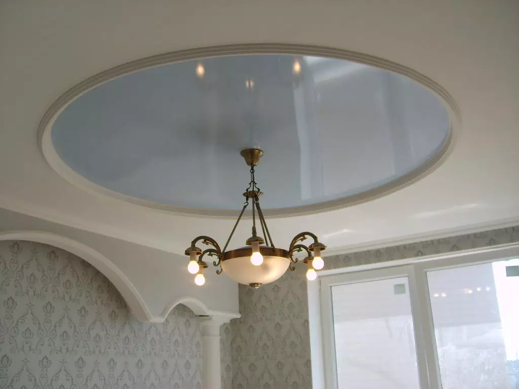 ベッドルームの石膏ボードの天井（54写真）：バックライト付きのマウント2層天井の設計、中断された巻き毛の美しい乾式壁の天井やその他の選択肢 9804_5