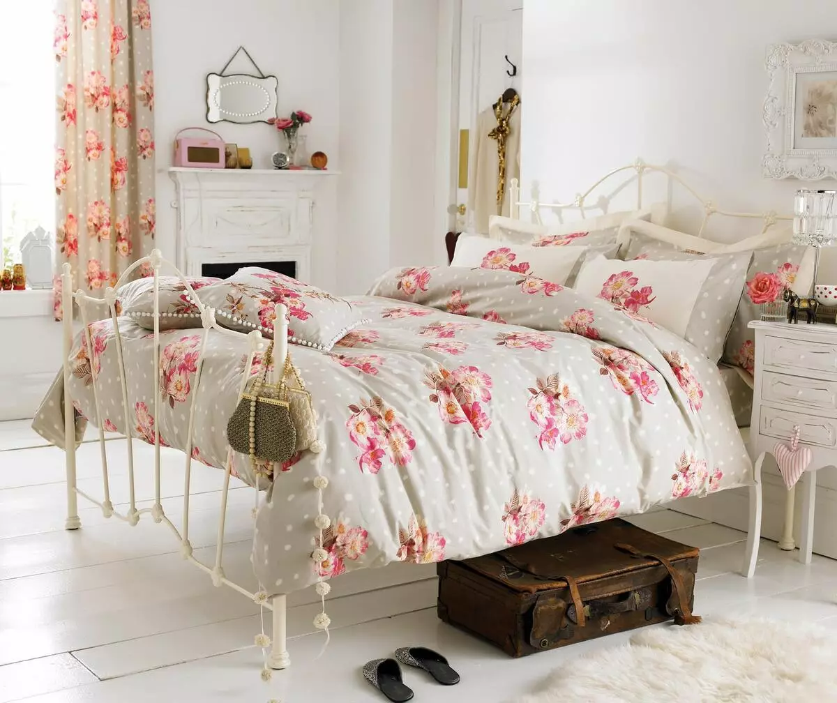 様々なスタイルの寝室（84写真）：シェビーシックと折衷的、地中海、日本のデザイン、東洋のインテリア 9810_74