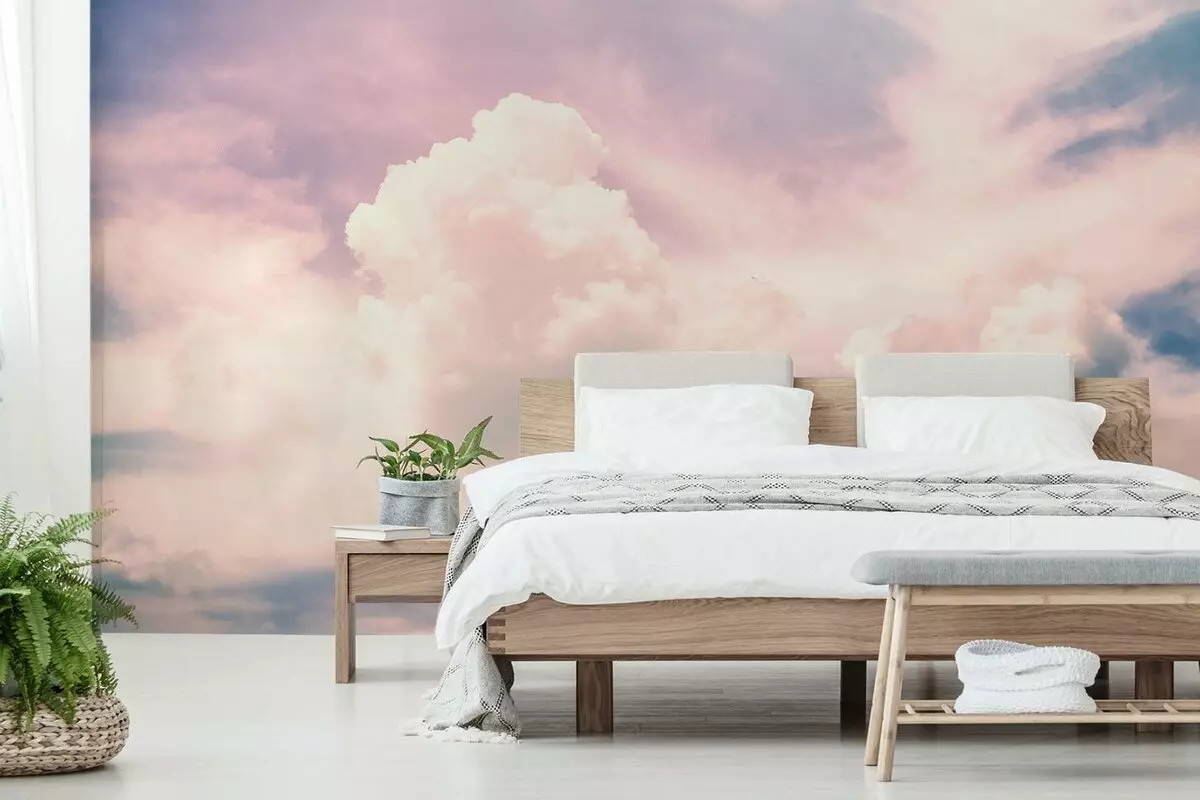 寝室の壁壁画（95枚の写真）：咲く桜、森林または牡丹の写真付きベッドの上の壁のデザイン。白と他のカラーベッドルームのために選択するのは何ですか？ 9820_11