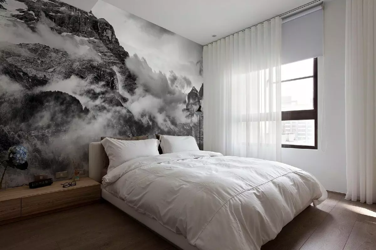 寝室の壁壁画（95枚の写真）：咲く桜、森林または牡丹の写真付きベッドの上の壁のデザイン。白と他のカラーベッドルームのために選択するのは何ですか？ 9820_22