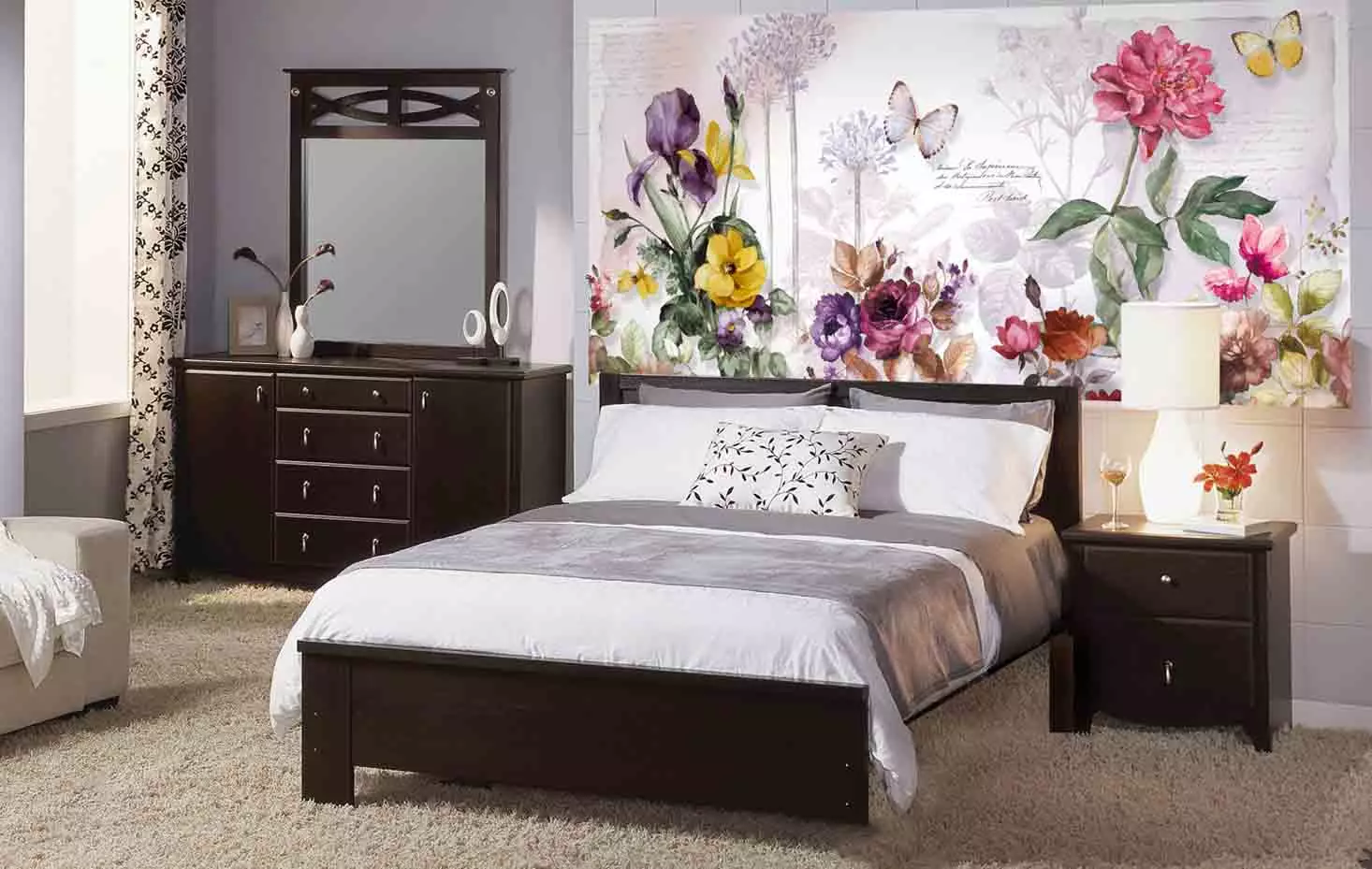 Vægmaleri i soveværelset (95 billeder): Vægdesign over sengen med fotografier med blomstrende Sakura, Skov eller Peonies. Hvad skal man vælge for hvide og andre farve soveværelser? 9820_27