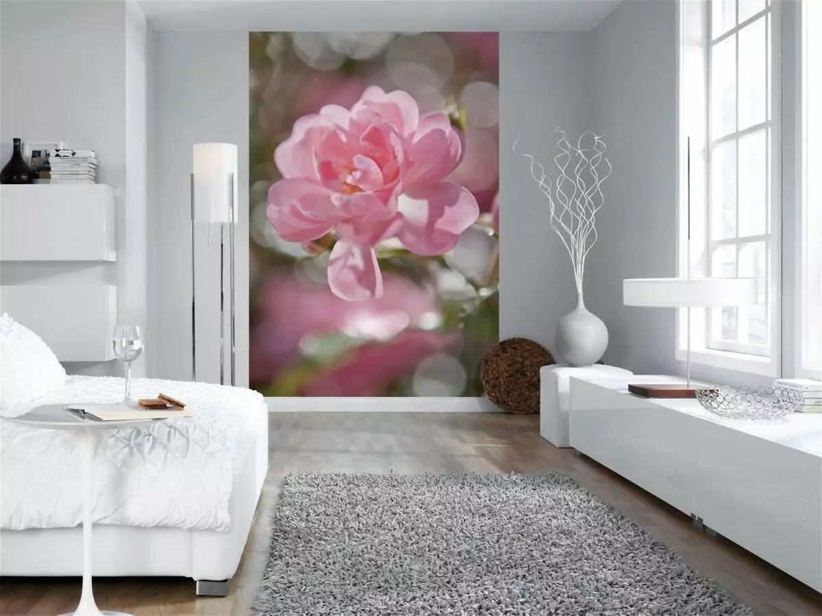 Seinämaalaus makuuhuoneessa (95 kuvaa): Seinämalli sängyssä valokuvilla, jossa kukkivat sakura, metsät tai peonit. Mitä valita valkoiset ja muut värimahmoja? 9820_4