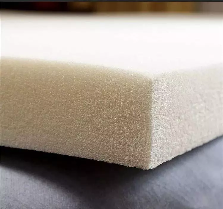 Robbanó matrac: a rugók nélküli matracok előnyei és hátrányai, 160x200, 140x200 modellek és egyéb méretek, a legjobb minőségű matracok minősítése 9823_23