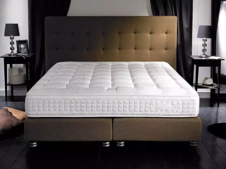 Robbanó matrac: a rugók nélküli matracok előnyei és hátrányai, 160x200, 140x200 modellek és egyéb méretek, a legjobb minőségű matracok minősítése 9823_24