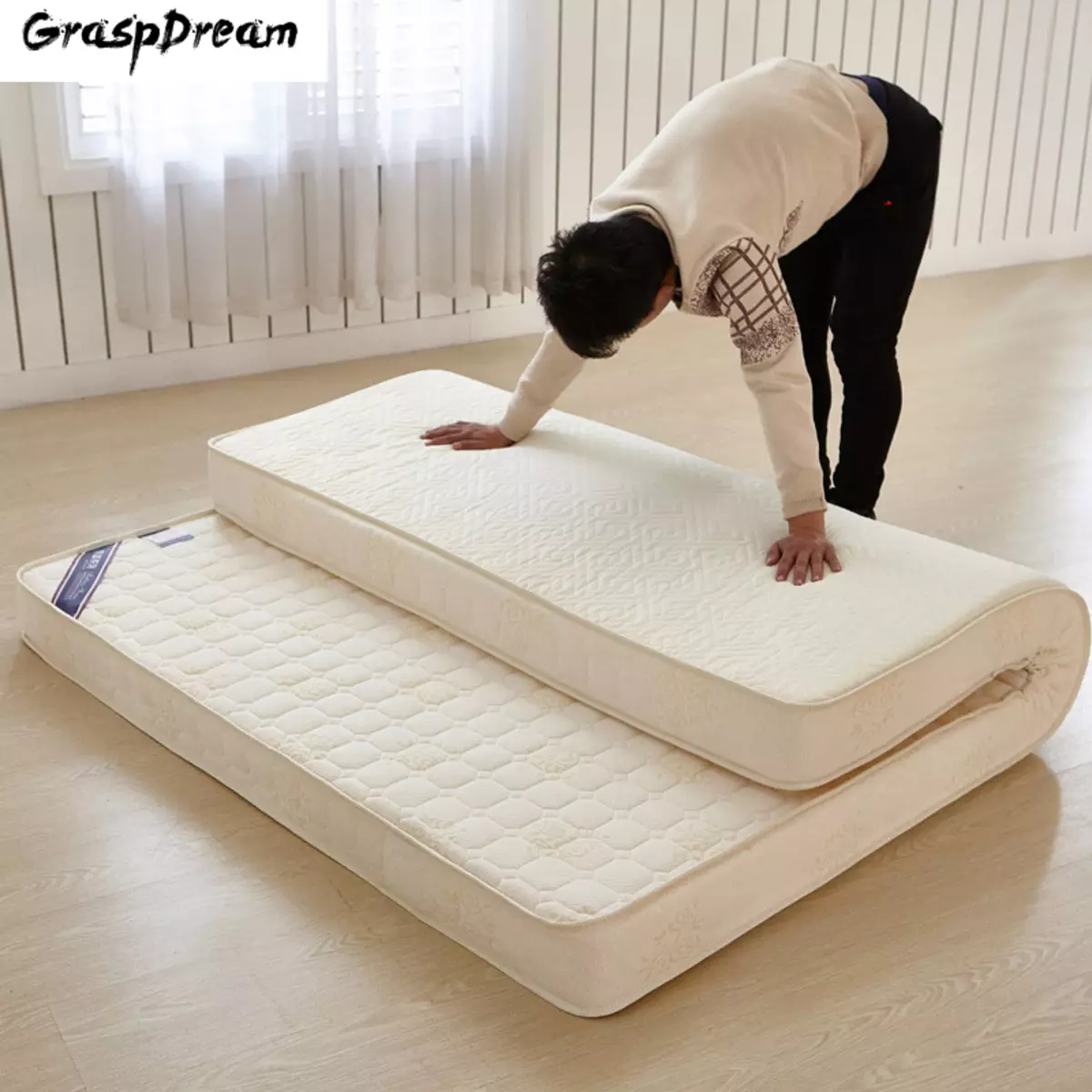 Robbanó matrac: a rugók nélküli matracok előnyei és hátrányai, 160x200, 140x200 modellek és egyéb méretek, a legjobb minőségű matracok minősítése 9823_9